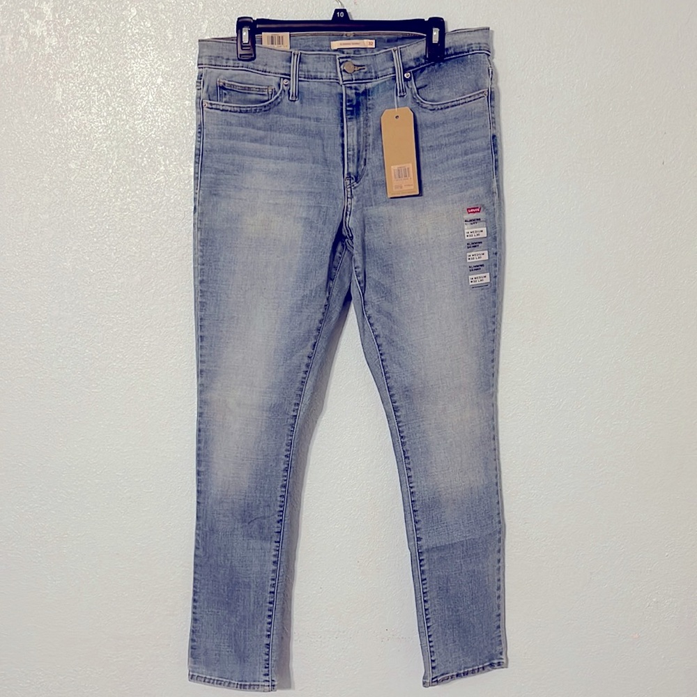 Levi’s slimming skinny jeans size 14 medium. W32 L30